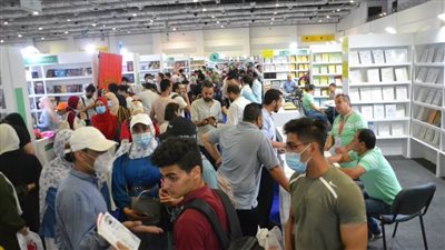 الحاج علي: 98 ألف زائر في ثامن أيام معرض القاهرة الدولي للكتاب