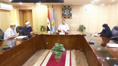 محافظ أسيوط يعقد اجتماعًا لمناقشة الإجراءات المبكرة اللازم اتباعها لمواجهة ظاهرة حرق المخلفات الزراعية