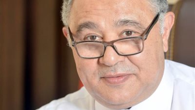 محافظ البحر الأحمر ينعى السيدة جيهان السادات قرينة الرئيس الراحل محمد أنور السادات