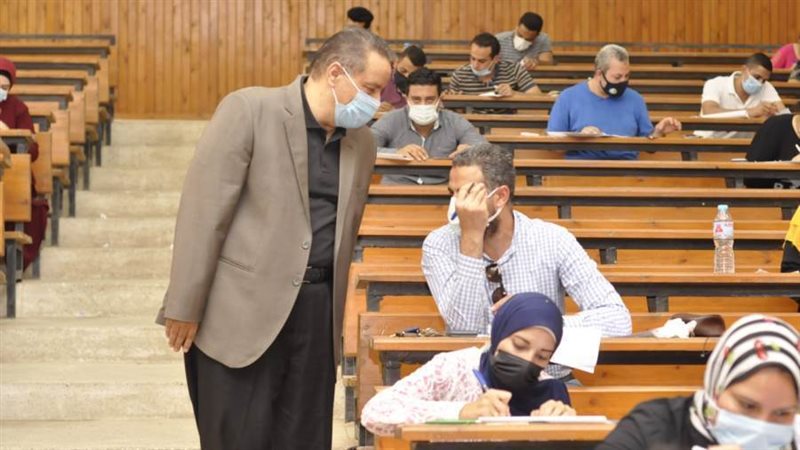 امتحانات طلاب التعليم