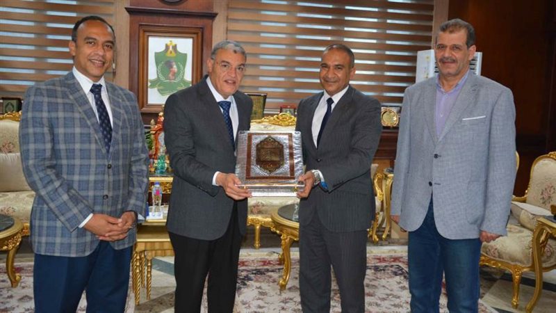 محافظ المنيا يكرم