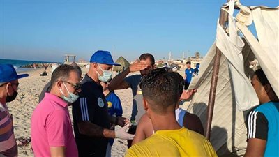 مبادرة لنظافة الشاطئ وتوعية المصطافين بالعريش