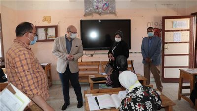 محافظ بني سويف يطمئن على انتظام سير الامتحانات