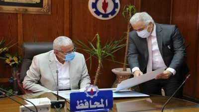 نائب المحافظ والسكرتير العام يتفقدان الأعمال النهائية لشاطئ السوايسة 