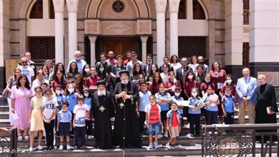 البابا تواضروس الثاني يستقبل متفوقي مدرسة الكرمة (صور)