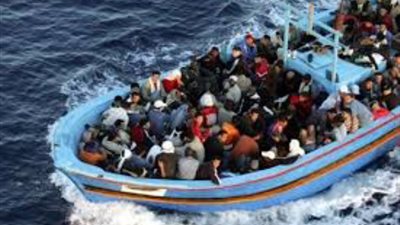 خفر السواحل الليبي ينقذ 31 مهاجرًا غير شرعي