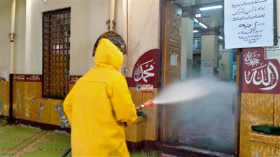 حملات لتعقيم وتطهير دور العبادة والمنشآت الحكومية بأسيوط لمواجهة فيروس كورونا