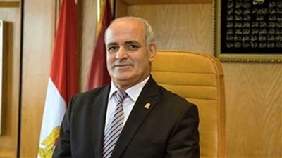 جامعة الفيوم تكرم 170 إداريا لتميزهم