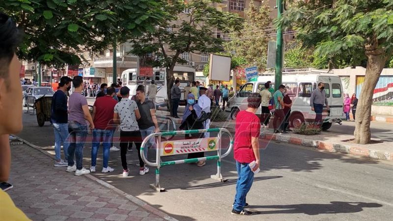 الطلاب توافدوا من