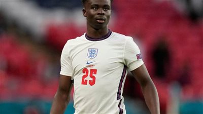 بعد إهداره ركلة ترجيح في نهائي اليورو.. هجوم عنصري على ساكا 