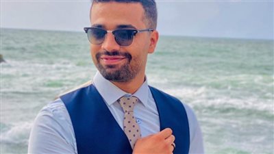 الفنان عمر حسين يواصل تصوير 