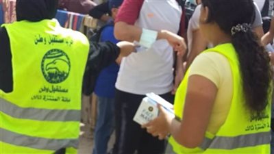 ماراثون الثانوية العامة.. مستقبل وطن بالإسكندرية يوزع كمامات على الطلاب قبل الامتحان