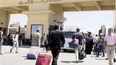 السلطات المصرية تواصل افتتاح معبر رفح البري للعبور في الاتجاهين