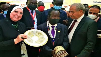 وزيرا التجارة والتموين يفتتحان معرض 