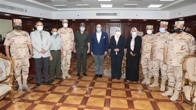  محافظ بني سويف يُسلًم شهادات تميز المدارس العسكرية فى الصعيد