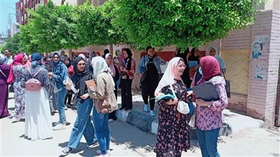 طلاب الثانوية  بالدقهلية يشتكون من امتحان الجبر والهندسة 