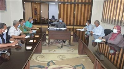 رئيس الوحدة المحلية يترأس اجتماع تنفيذي القرى والأحياء لإنهاء استعدادات العيد