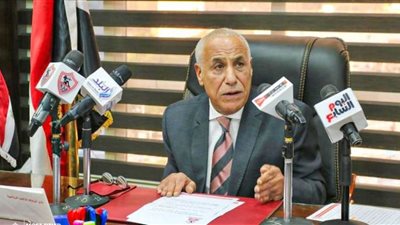 رئيس الزمالك ينفي وجود اتصالات مع رئيس اتحاد الكرة