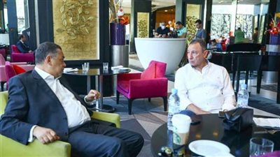 سفير مصر في المغرب يزور بعثة الاهلي ويلتقي محمود الخطيب