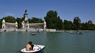 إسبانيا واليونان تشددان القيود قبل وصول المسافرين البريطانيين هذا الصيف