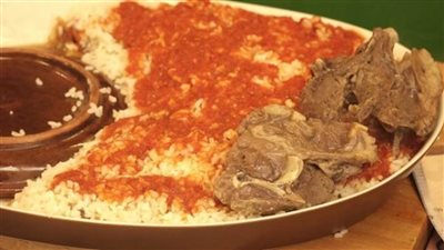 قبل العيد.. خبير تغذية يحذر هؤلاء الأشخاص من تناول 