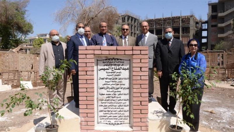 وضح حجر اساس المستشفي