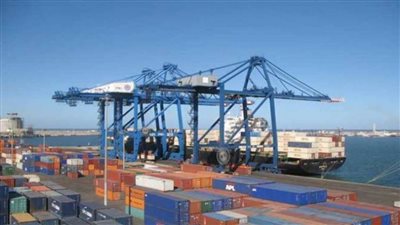 ميناء دمياط يتداول 20 سفينة للحاويات والبضائع العامة