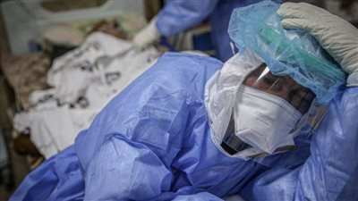 صحيفة بريطانية: الحاصلون على التلقيح يشكلون قرابة 47٪ من جميع حالات 