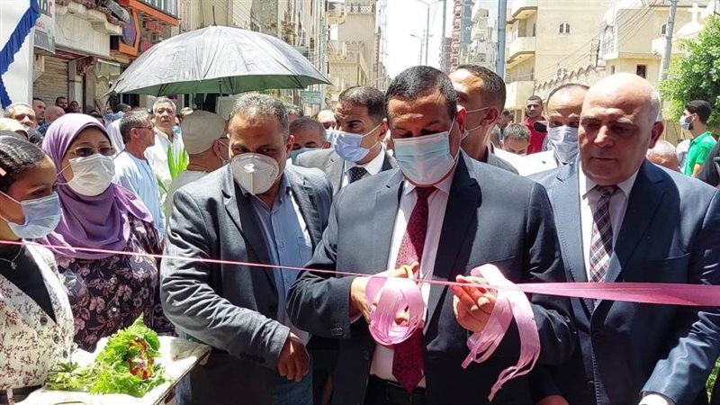 محافظ البحيرة يفتتح