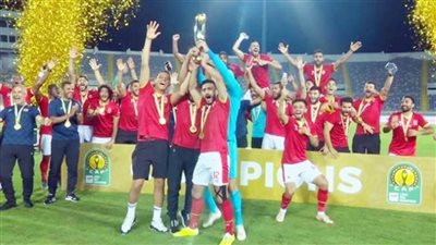 شاهد| وصلة رقص للاعبي الأهلي عقب تحقيق اللقب الإفريقي العاشر