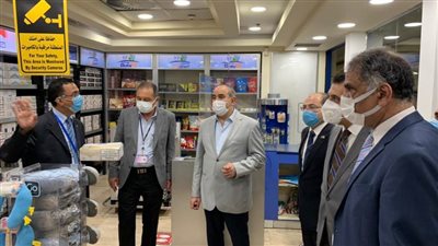 جولة تفقدية موسعة لوزير الطيران لمطار القاهرة ومركز عمليات مصر للطيران  