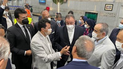 وزير الرياضة ينهي الخلاف بين الأهلي والزمالك