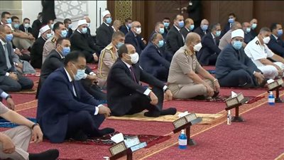 عاجل| الرئيس يؤدي صلاة العيد بمدينة العلمين 