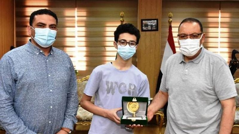 محافظ الشرقية يكرم