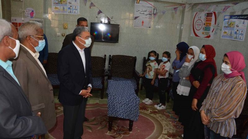 محافظ المنيا يزور