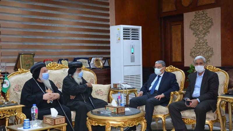 محافظ المنيا يستقبل