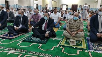 محافظ شمال سيناء يؤدي صلاة عيد الأضحى في مسجد آل ياسر بالعريش