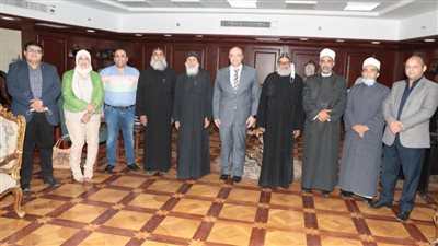 محافظ بني سويف يتلقى التهنئة من قيادات الأوقاف والكنيسة والنواب 