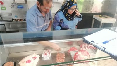 في أول أيام عيد الأضحى.. إعدام مصنعات لحوم ودواجن فاسدة بالدقهلية
