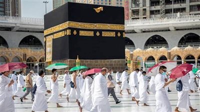 ضيوف الرحمن يستقبلون أول أيام التشريق في مشعر منى