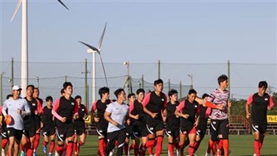 مدرب المنتخب الكوري لكرة القدم يؤكد أهمية مواجهة الضغوط قبلدورة 