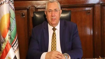 وزير الزراعة يؤكد على توجيهات القيادة السياسية بالحفاظ على الأراضي الزراعية