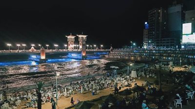 تعرف على حجم الإقبال على شواطئ الإسكندرية ثالث أيام العيد