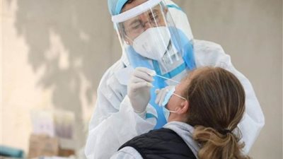 بريطانيا تسجل نحو 40 ألف إصابة جديدة بكورونا 