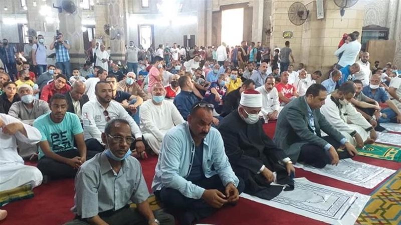 المصريين يؤدون صلاة