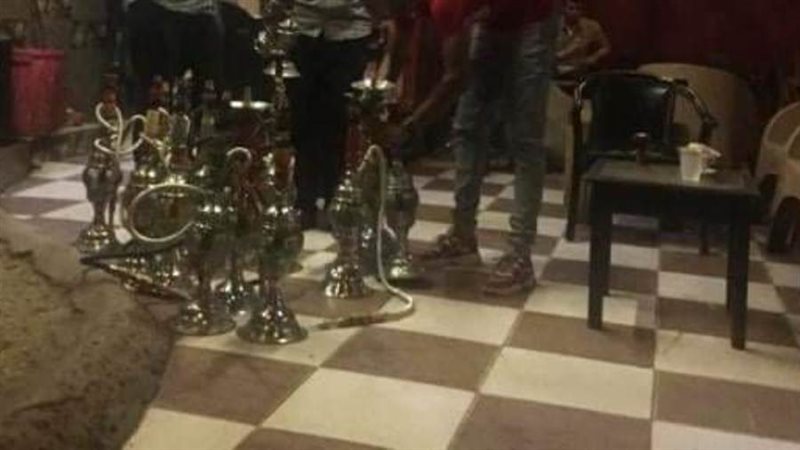 ضبط شيشة بالمقاهي