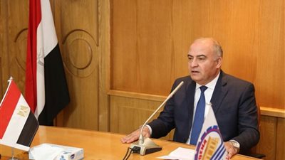 محافظ قنا يوجه بتكثيف حملات الرقابة على تعريفة ركوب سيارات الأجرة والسرفيس