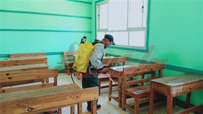 تطهير وتعقيم لجان الثانوية العامة استعدادًا لاستئناف الامتحانات بكفر الشيخ