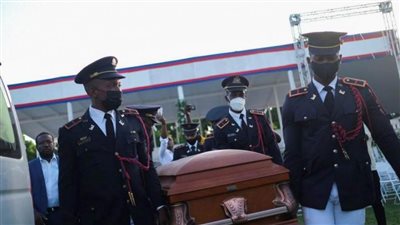 وفود أجنبية تحتمي بسياراتها إثر اندلاع احتجاج أثناء جنازة رئيس هايتي