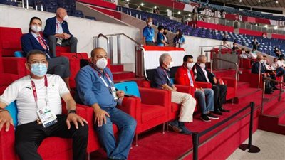 شاهد.. رئيس الأولمبية ووزير الرياضة يدعمان منتخب اليد أمام البرتغال في الأولمبياد
